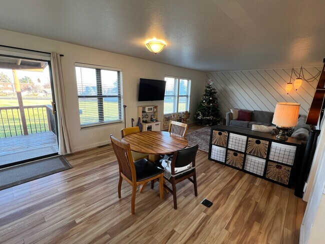 Foto del edificio - 206 Cypress Cir