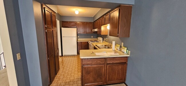 Building Photo - 2870 Castleford Ct