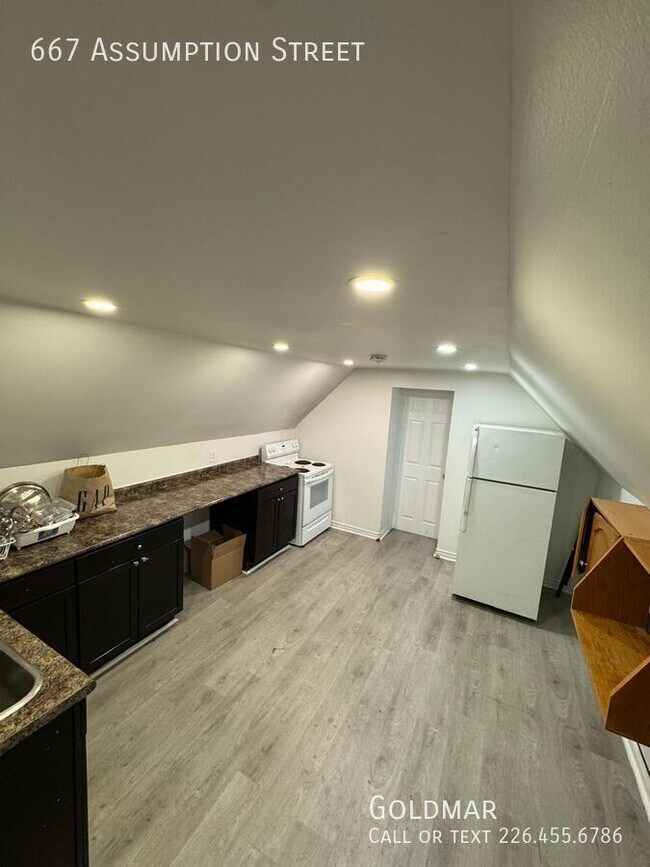 Photo du bâtiment - Affordable 2 bedroom upper unit