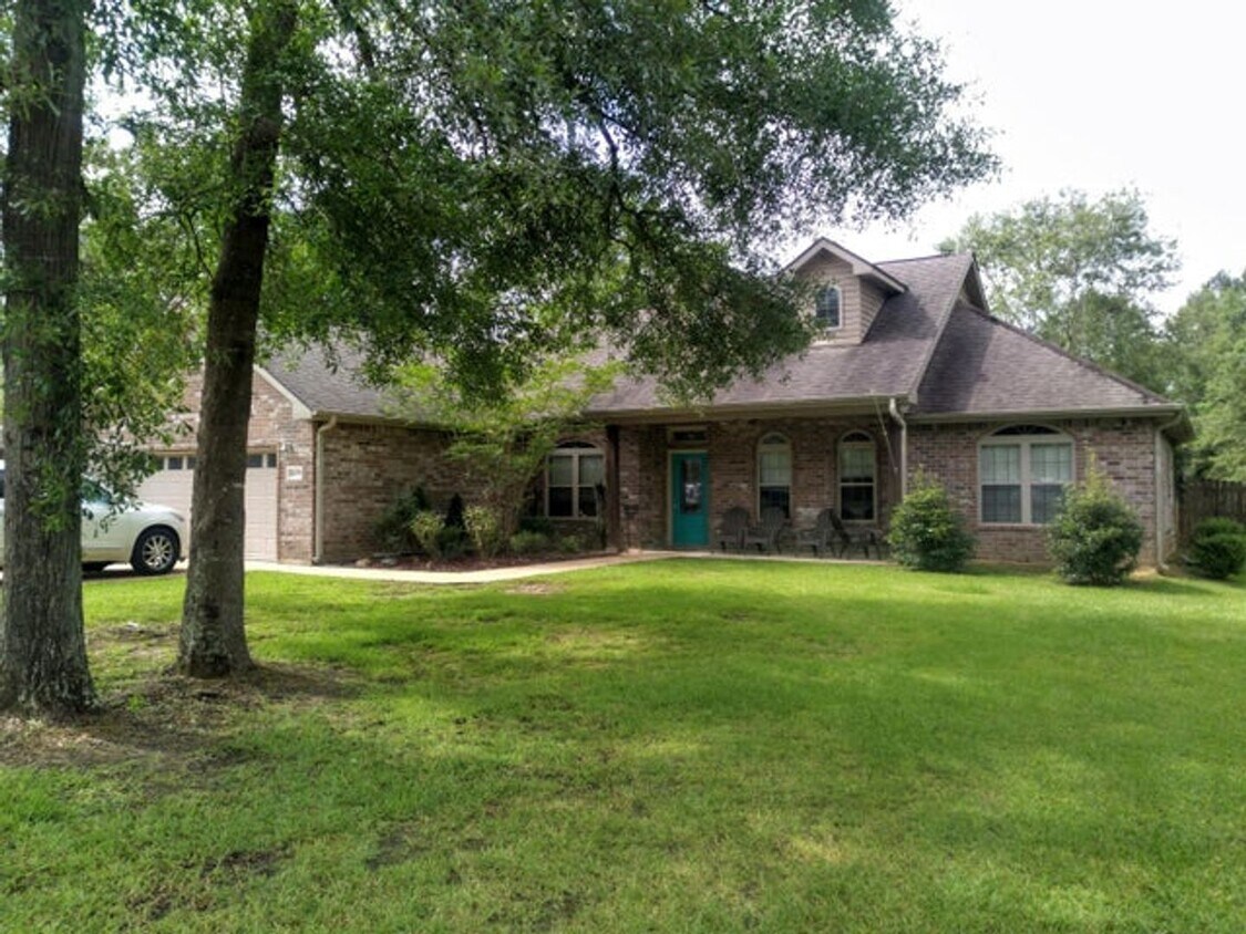 Primary Photo - 1639 Line Dr