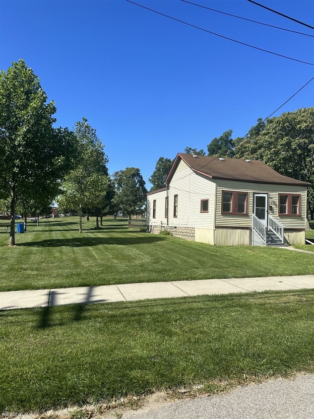 91 Park St, Mount Clemens, MI 48043 House Rental in Mount Clemens, MI