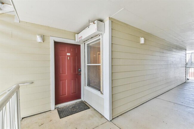 Building Photo - 529 Southwest Pkwy