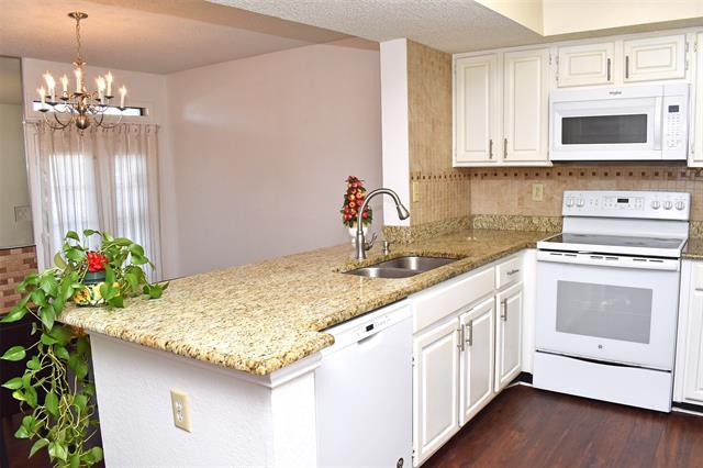 Foto principal - 3410 Country Club Dr W