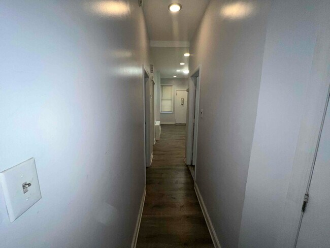 Foto del edificio - 618 Van Nest Ave
