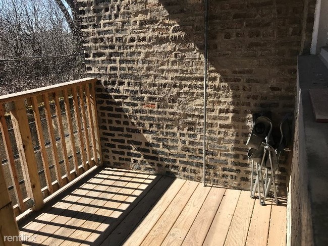 Building Photo - Studio, 1 bath Apartment - 431 E Oakwood Blvd