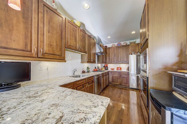 Building Photo - 2603 Sylvan Loop