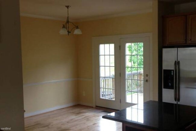 Building Photo - 3 br, 3 bath House - 2140 Saranac Court