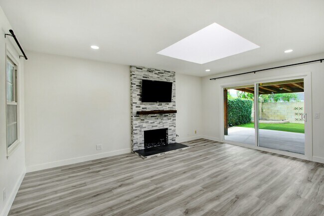 Foto del edificio - 1745 N Holbrook St