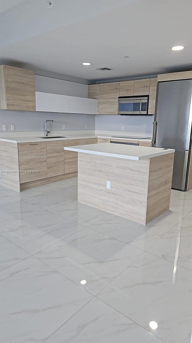 Foto del edificio - 16385 Biscayne Blvd