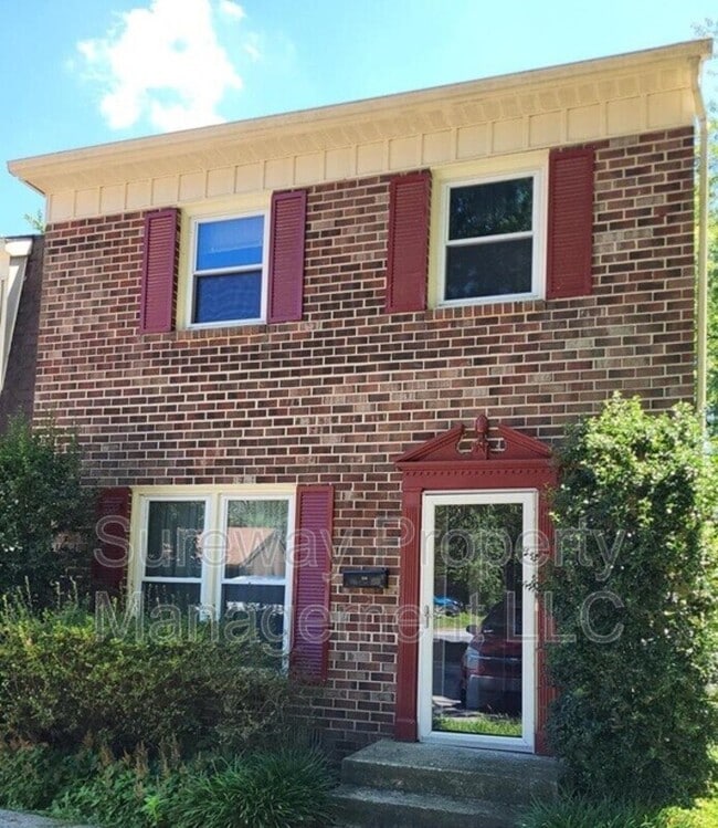 Building Photo - 524 E St Andrews Dr