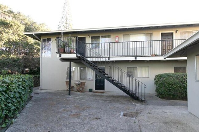Building Photo - 3525 Farm Hill Blvd