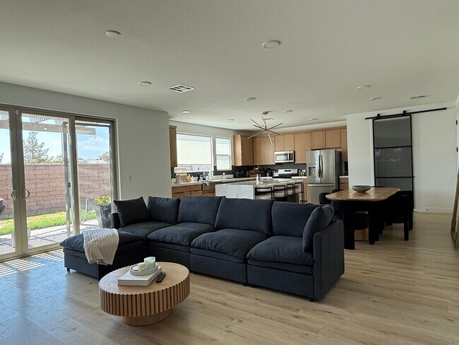 Foto del edificio - 1317 Crimson Sunbird Ave