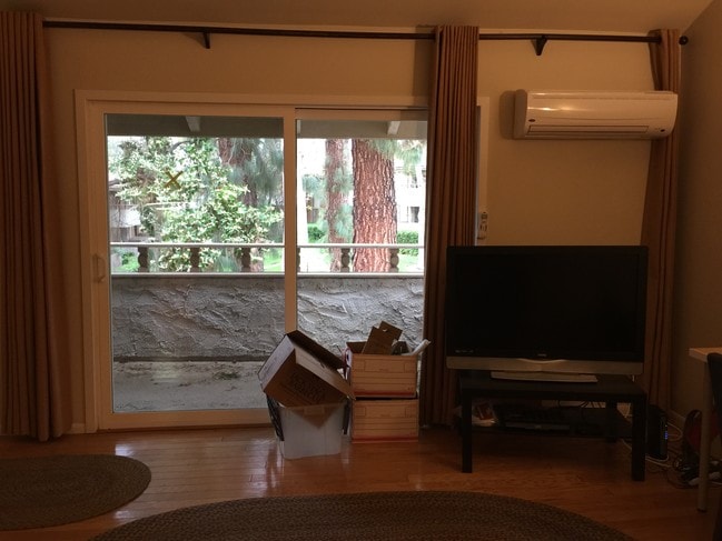 Foto del edificio - 31567 Lindero Canyon Rd