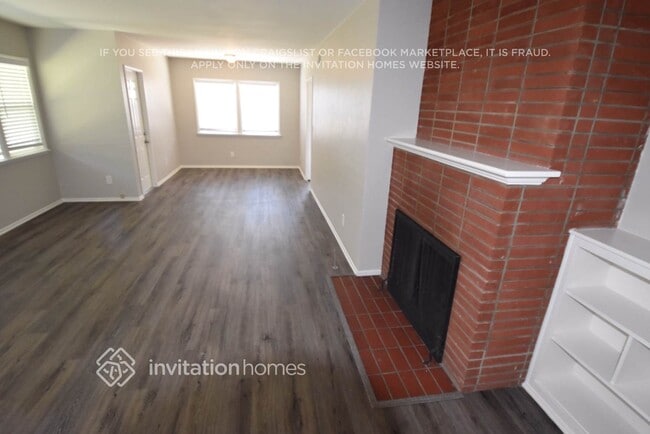 Building Photo - 3216 Knoll Way