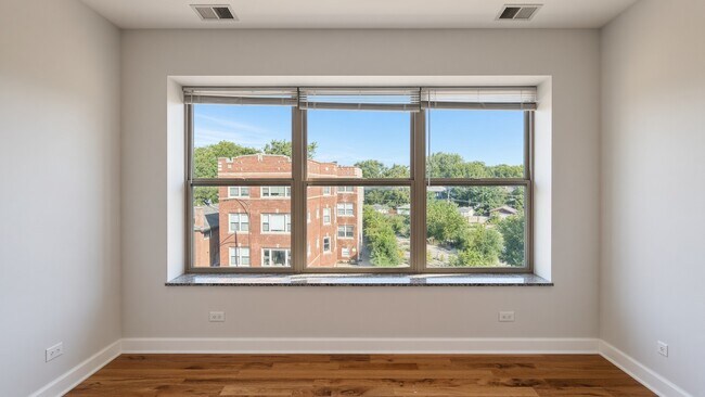 Building Photo - 7225 N Rogers Ave