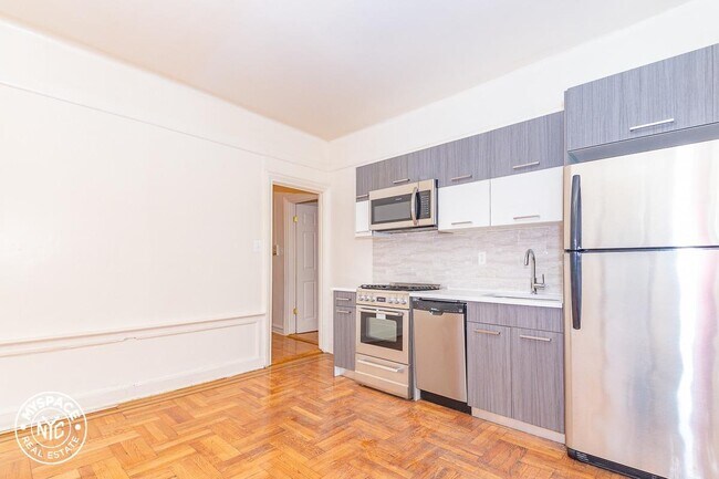 Building Photo - 1539 Park Pl