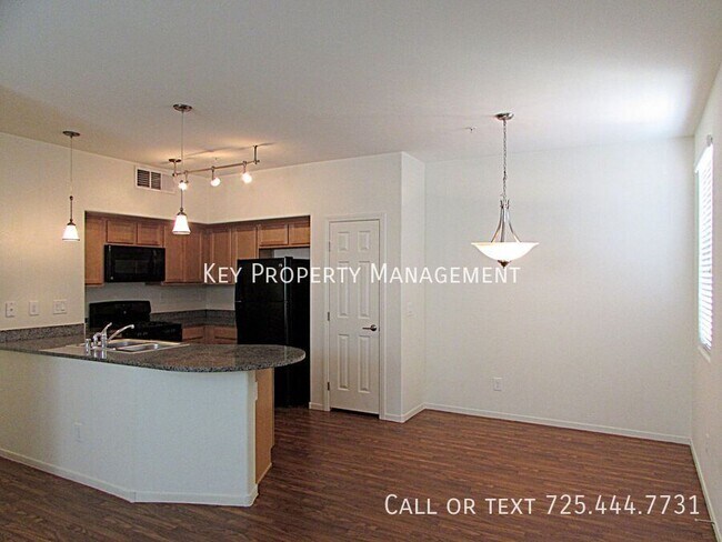 Foto del edificio - 3 BEDROOM 2 BATH HENDERSON CONDO WITH 1 CA...