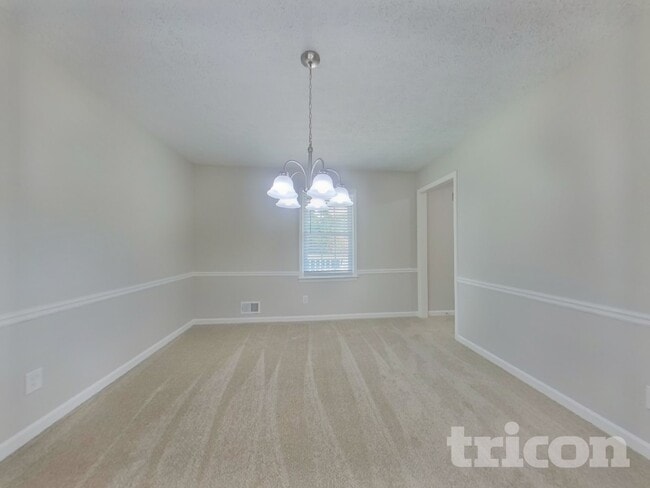 Building Photo - 429 Sugar Springs Way