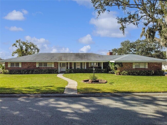 Building Photo - 3200 Lake Breeze Dr