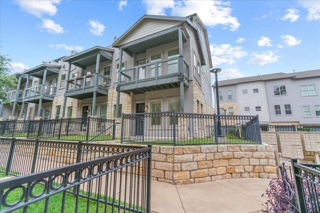 Building Photo - 2520 Bluebonnet Ln