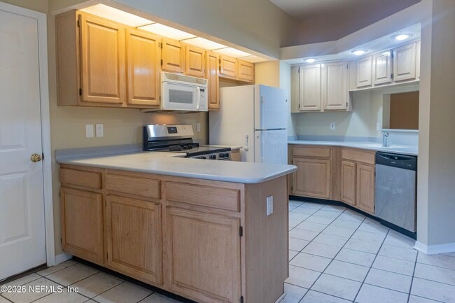 Building Photo - 8066 Dickie Dr