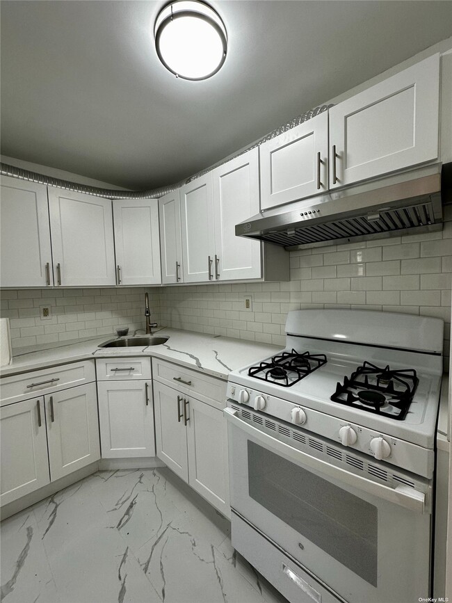 Foto del edificio - 6604 Grand Central Pkwy