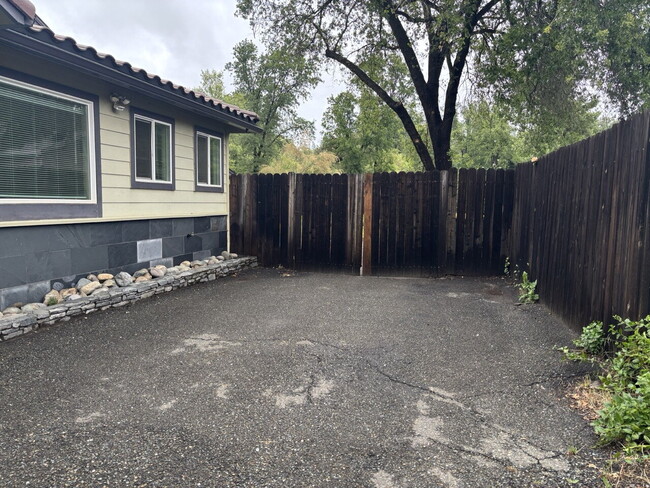 Building Photo - Ideally located 3/2 home in Placerville for rent