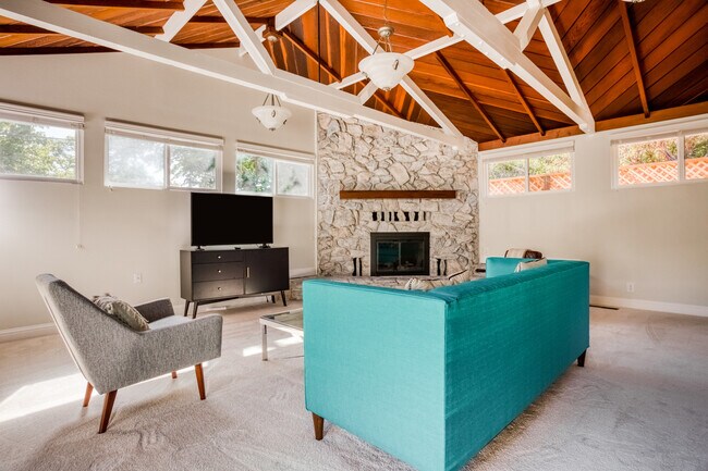 Foto del edificio - 4959 Rafton Dr