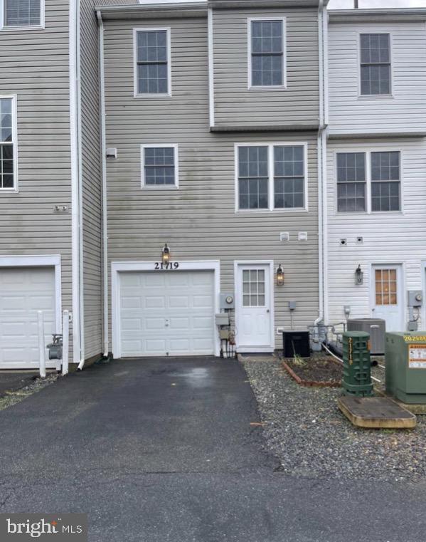 Building Photo - 21719 Seneca Ayr Dr