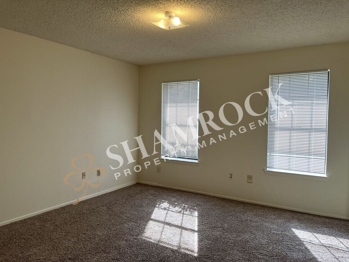 Foto del edificio - Hewitt Townhome