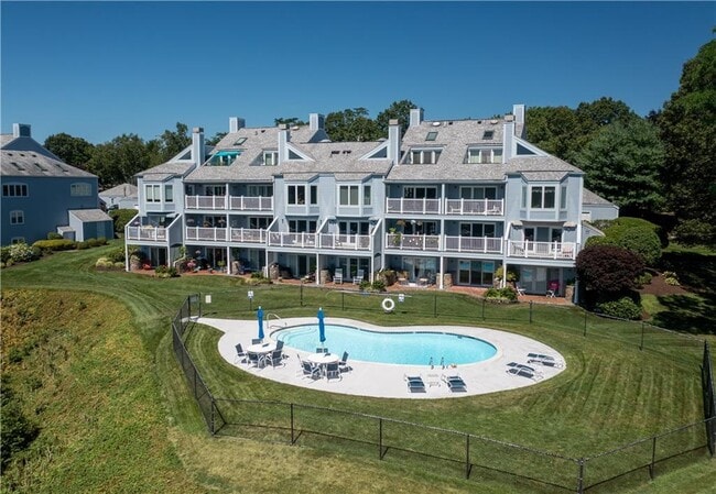 Foto del edificio - 152 Crompton Ave