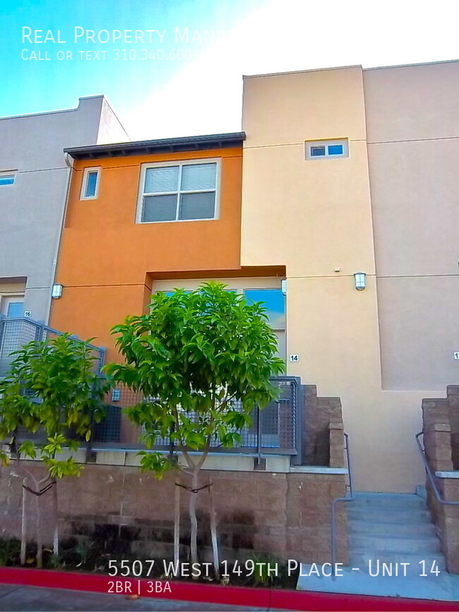 Building Photo - Townhouse in Gated FUSION Townhomes w/Cent...