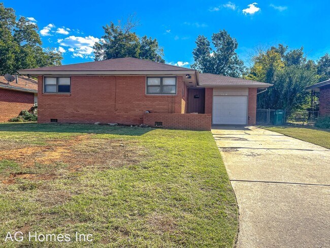 Building Photo - 3 br, 1 bath House - 1216 NE 48th St