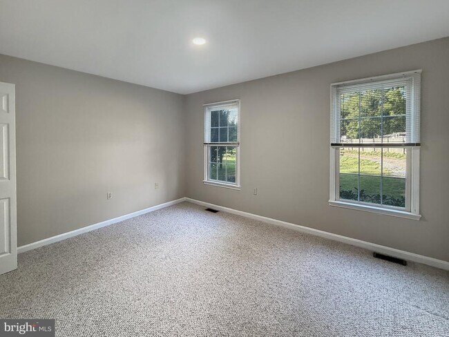 Building Photo - 9549 Fingerboard Rd