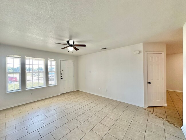 Building Photo - 2608 Seabiscuit