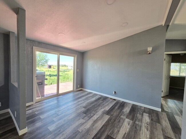 Building Photo - 3 Bedroom Country Home with Detached Garage