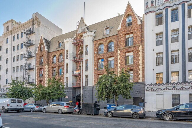 Foto del edificio - 751 Normandie Ave