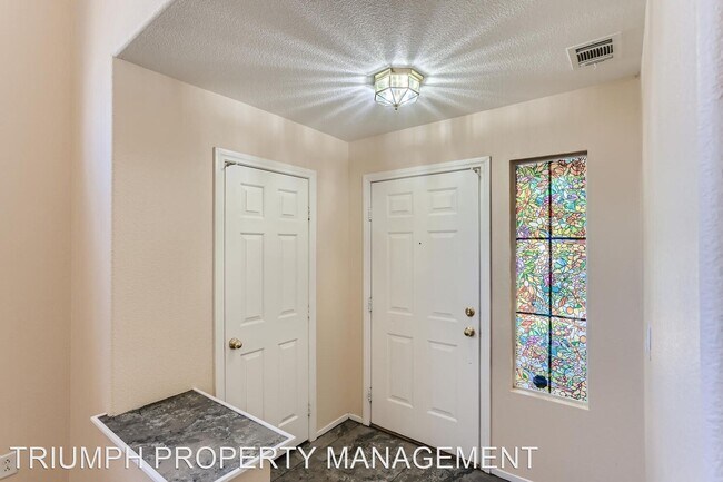 Building Photo - 3 br, 2.5 bath House - 521 Lavina Ct.