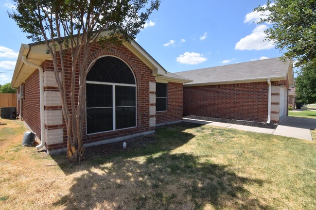 Building Photo - 6011 Lolly Loop