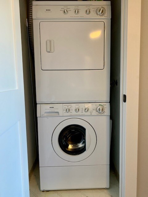 In unit laundry - 5250 S Huron Way