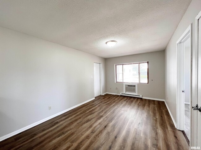 Foto del edificio - 15804 3rd St