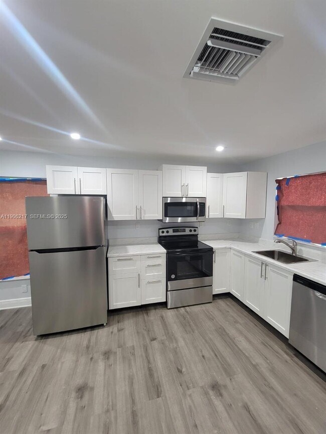 Foto del edificio - 1809 NW 8th Pl