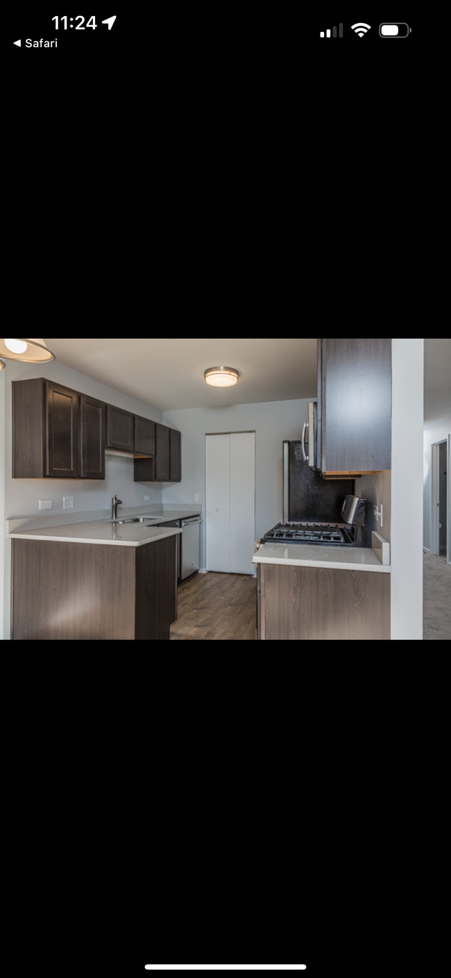 Foto del edificio - 681 Thorntree Ct