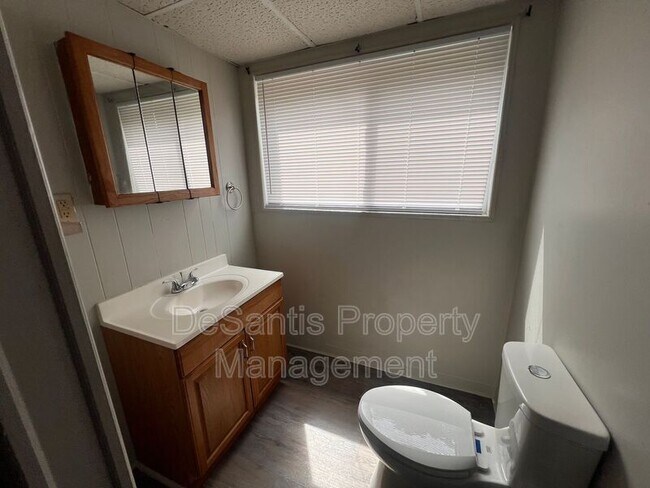 Foto del edificio - 207 Railroad Ave