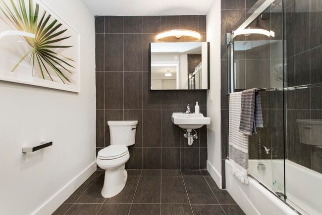 Building Photo - 198 Academy St