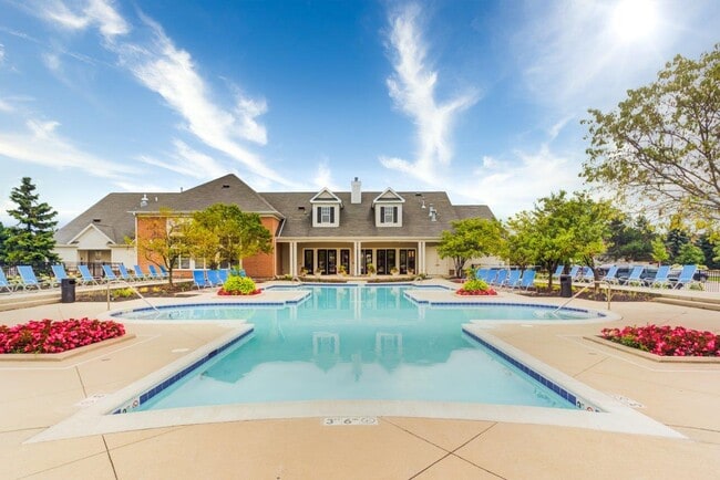 Woodridge Estates Apartments for Rent with a Garage Lisle, IL