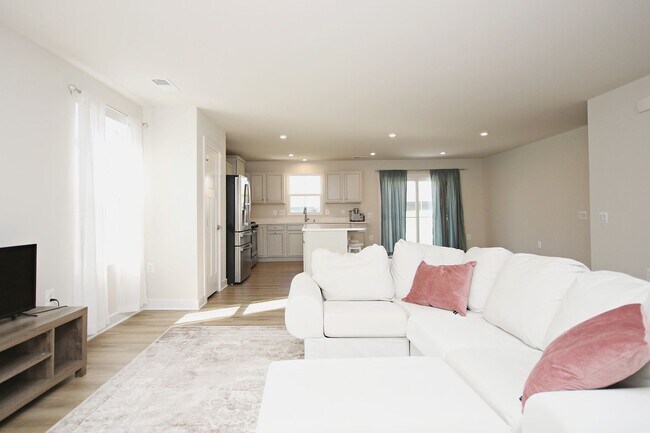 Foto del edificio - One Level Living With Amenities!