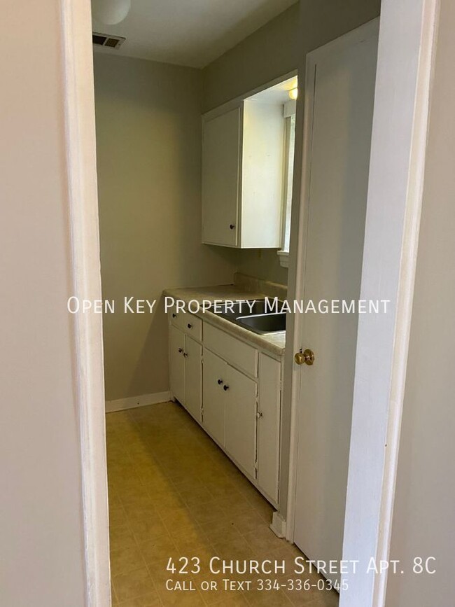 Building Photo - Personal and Cozy 2 Bed 1.5 Bathroom Apart...