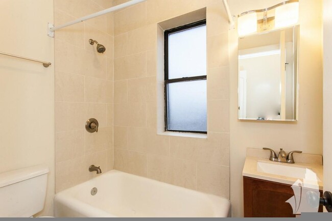 Foto del edificio - 1 bedroom in Chicago IL 60640