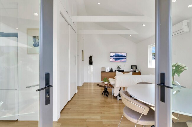 Foto del edificio - 7065 W 85th St